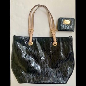 MICHAEL KORS BLACK SIGNATURE BAG & WALLET